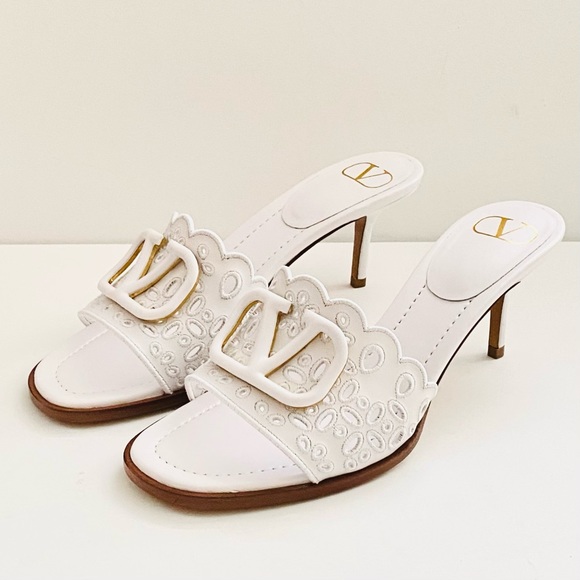 NWT: VALENTINO GARAVANI | White VLogo Leather Sandals Sz EU 40 - Picture 2 of 12